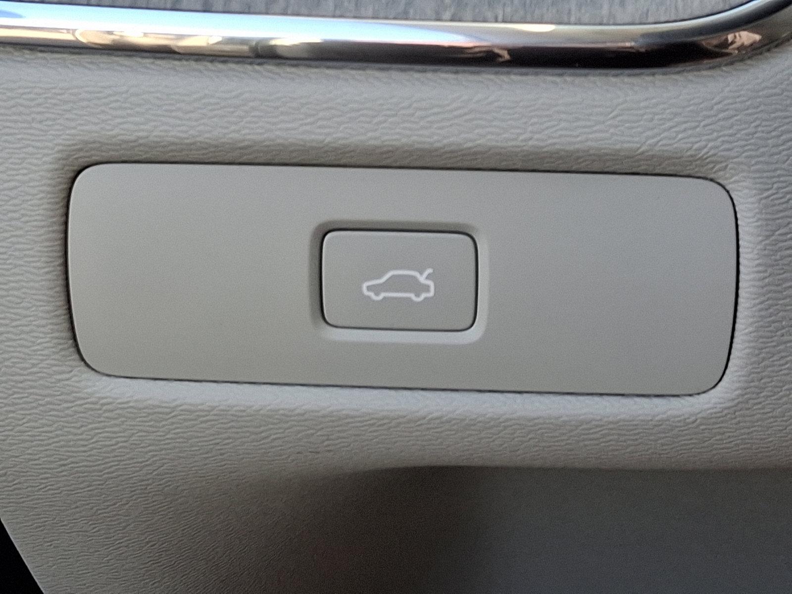 2023 Volvo XC60 Vehicle Photo in Trevose, PA 19053