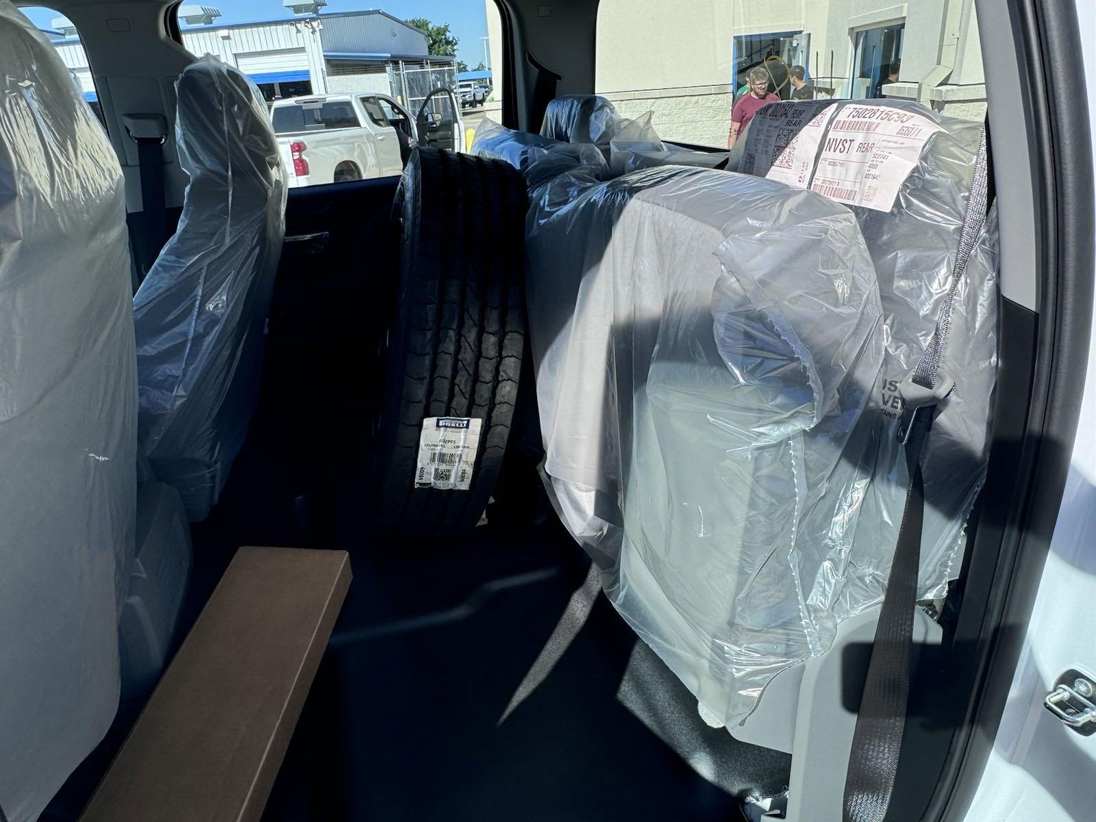 2024 Chevrolet Silverado 5500 HD Vehicle Photo in GEORGETOWN, TX 78626-7508
