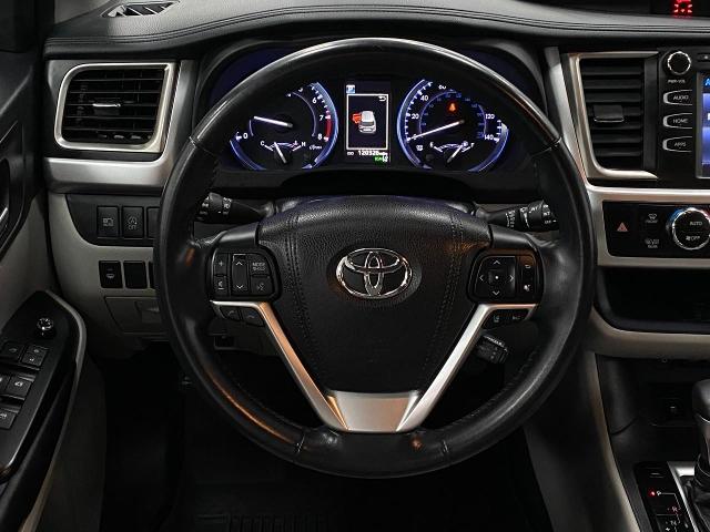 2018 Toyota Highlander Vehicle Photo in Appleton, WI 54913