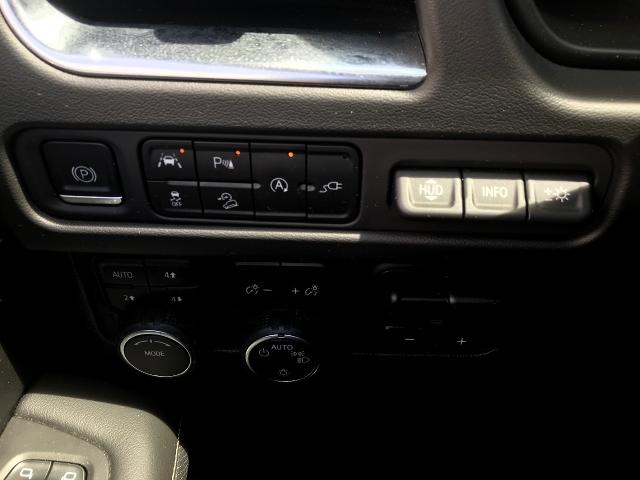 2021 Chevrolet Suburban Vehicle Photo in GREEN BAY, WI 54303-3330