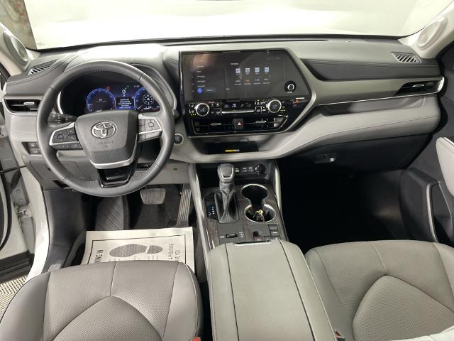 2024 Toyota Highlander Vehicle Photo in GILBERT, AZ 85297-0402
