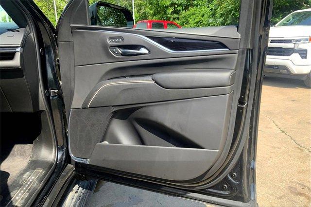 2024 Cadillac Escalade ESV Vehicle Photo in KANSAS CITY, MO 64114-4545