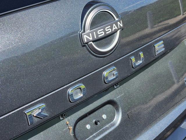 2022 Nissan Rogue Vehicle Photo in DENTON, TX 76210-9321