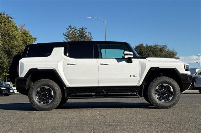 2025 GMC HUMMER EV SUV Vehicle Photo in ELK GROVE, CA 95757-8703