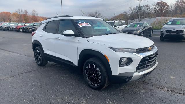 2022 Chevrolet Trailblazer Vehicle Photo in MOON TOWNSHIP, PA 15108-2571