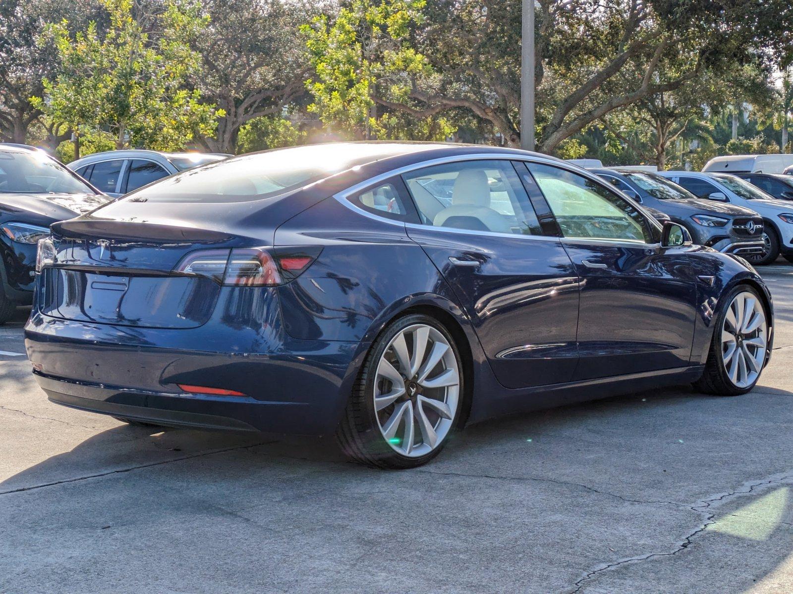 2018 Tesla Model 3 Vehicle Photo in WEST PALM BEACH, FL 33407-3296