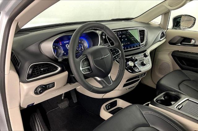 2024 Chrysler Pacifica Vehicle Photo in Tulsa, OK 74129