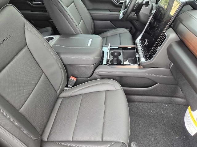 2025 GMC Yukon XL Vehicle Photo in DALLAS, TX 75209-3016
