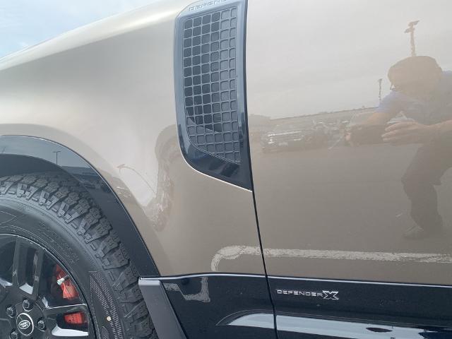 2023 Defender Vehicle Photo in GREEN BAY, WI 54304-5303