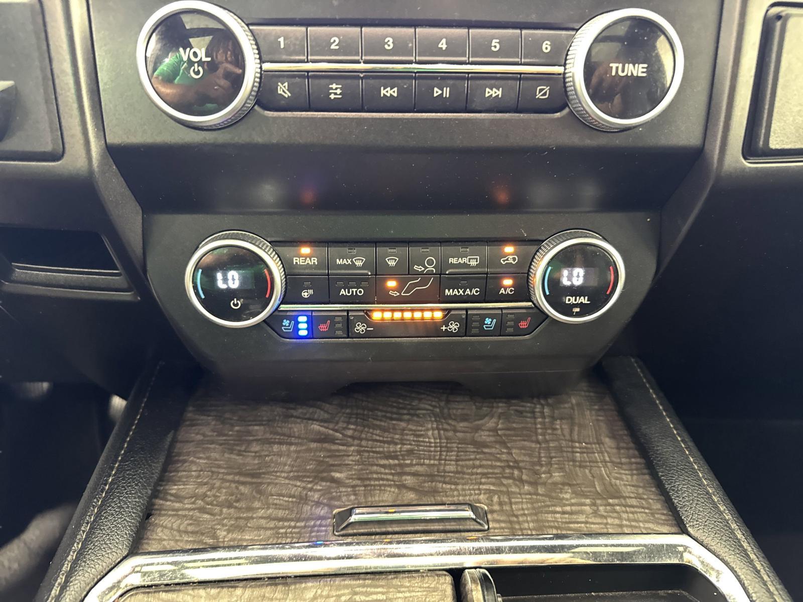2021 Ford Expedition Max Vehicle Photo in GEORGETOWN, TX 78626-7508