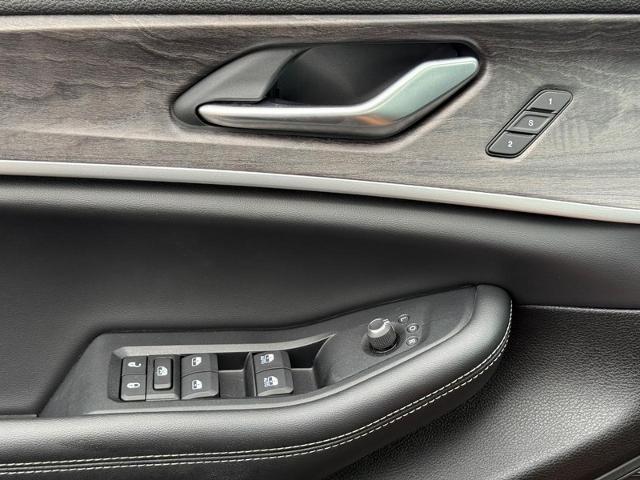 2023 Jeep Grand Cherokee L Vehicle Photo in COLUMBIA, MO 65203-3903