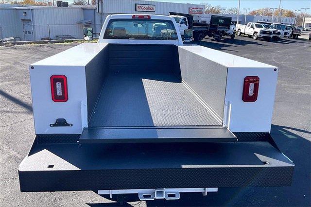 2024 Chevrolet Silverado 5500 HD Vehicle Photo in INDEPENDENCE, MO 64055-1314