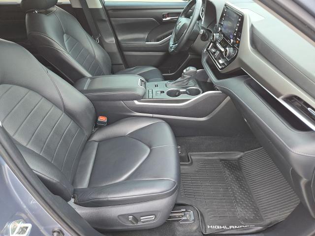 2020 Toyota Highlander Vehicle Photo in CROSBY, TX 77532-9157