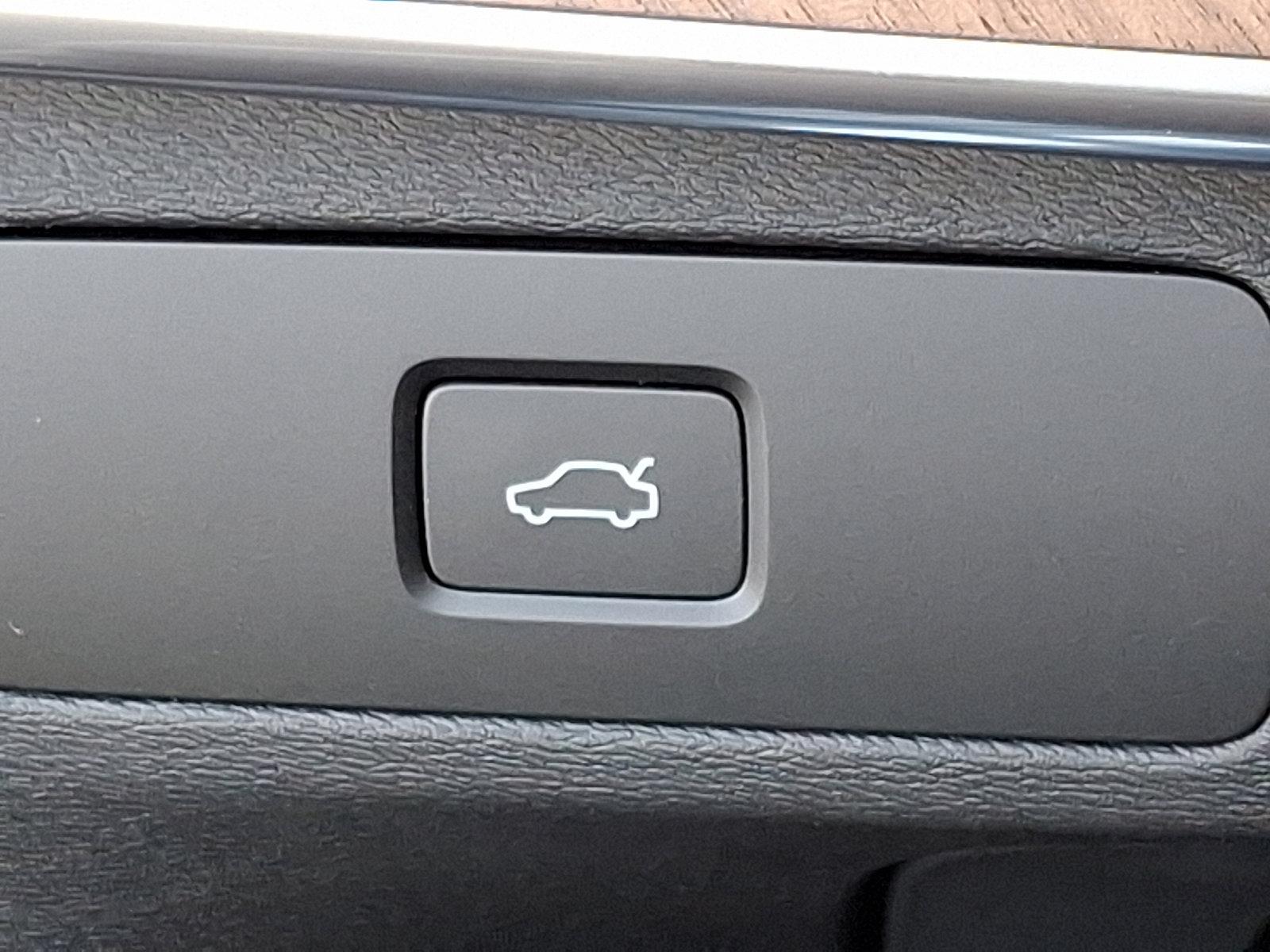 2025 Volvo XC90 Vehicle Photo in Trevose, PA 19053