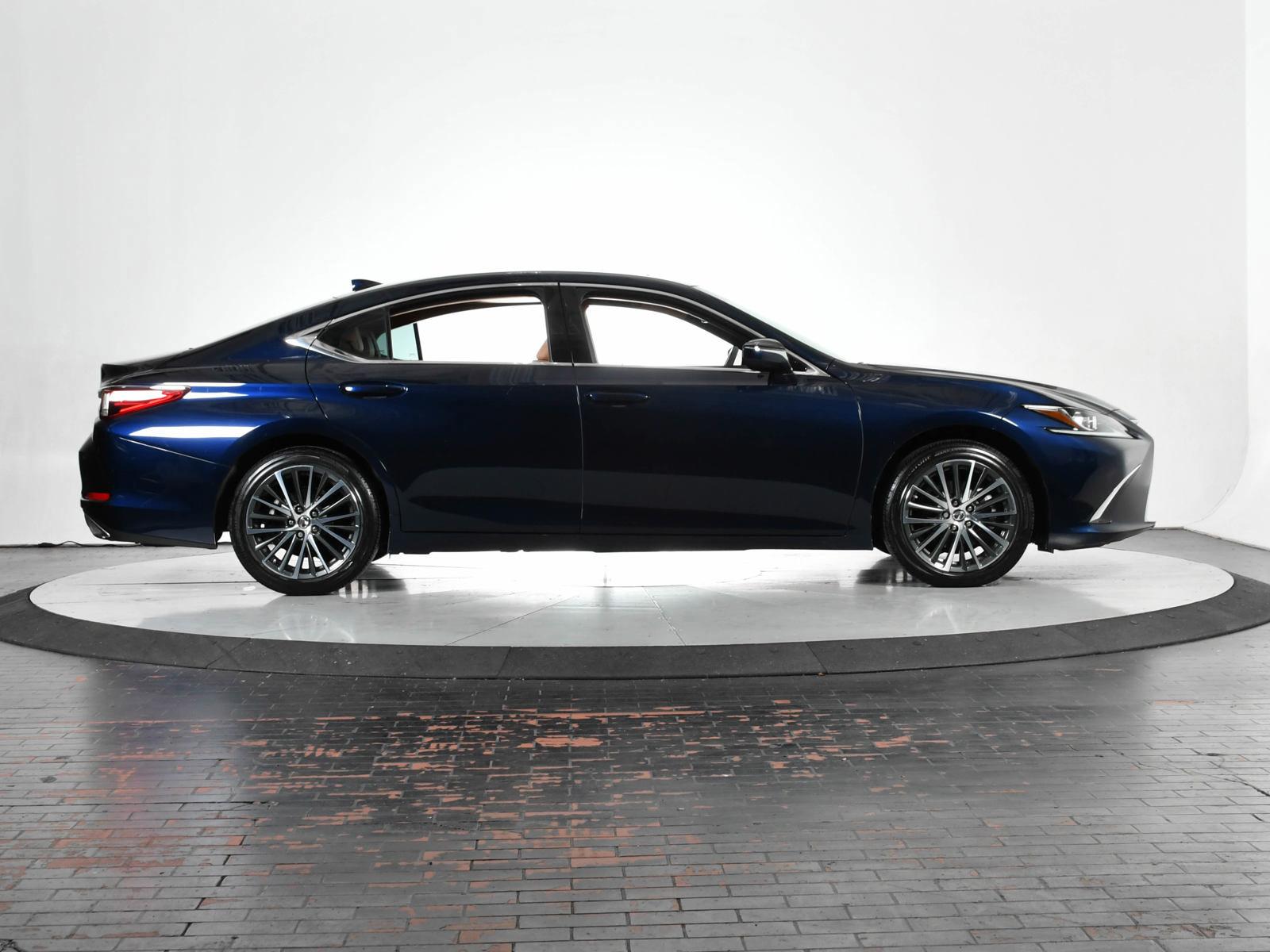 2022 Lexus ES 350 Vehicle Photo in DALLAS, TX 75235