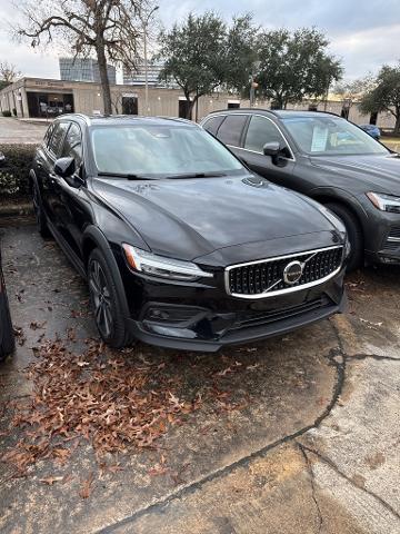 2025 Volvo V60 Cross Country Vehicle Photo in Houston, TX 77007