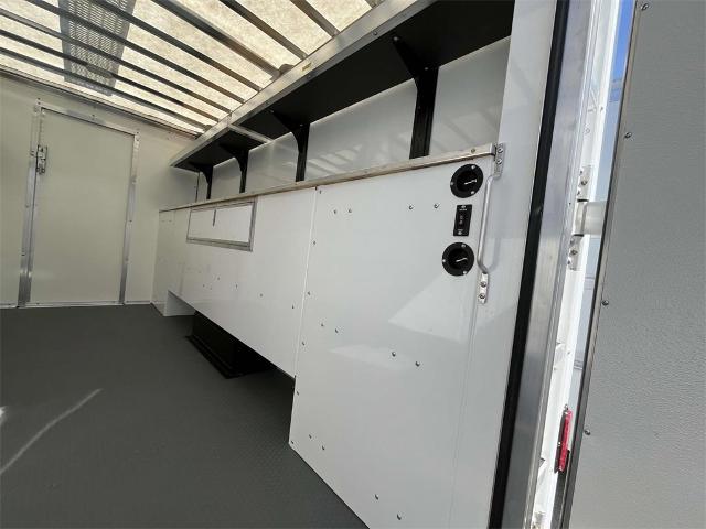 2025 Chevrolet Express Cutaway 3500 Vehicle Photo in ALCOA, TN 37701-3235