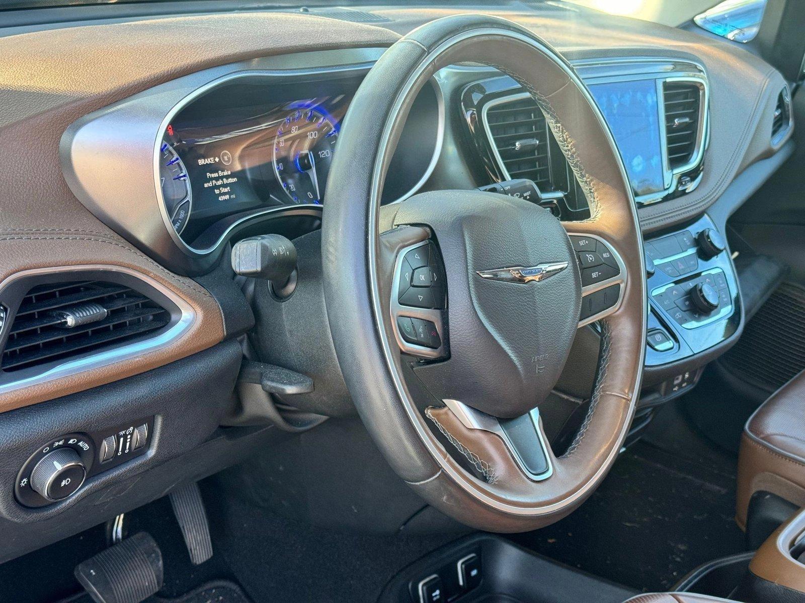 2017 Chrysler Pacifica Vehicle Photo in Tampa, FL 33614