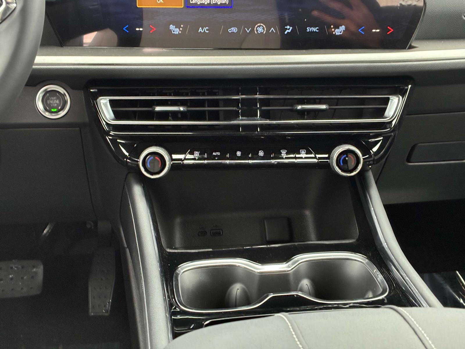 2025 Chevrolet Traverse Vehicle Photo in LOS ANGELES, CA 90007-3794
