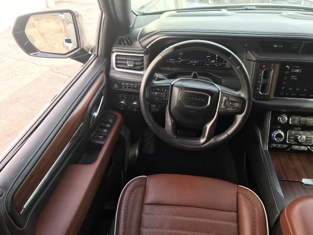 2023 GMC Yukon XL Vehicle Photo in GREEN BAY, WI 54303-3330