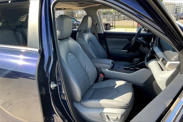 2023 Toyota Highlander Vehicle Photo in Grapevine, TX 76051
