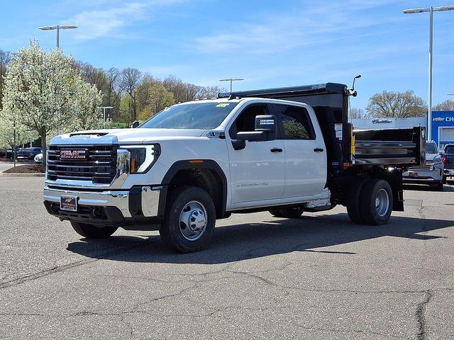 2025 GMC Sierra 3500 HD Chassis Cab Vehicle Photo in DANBURY, CT 06810-5034