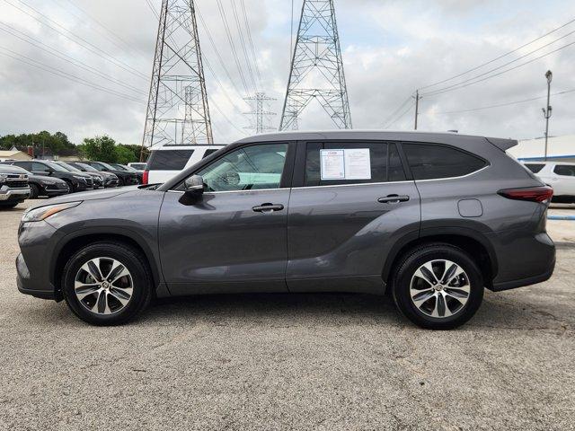 2024 Toyota Highlander Vehicle Photo in SUGAR LAND, TX 77478-0000
