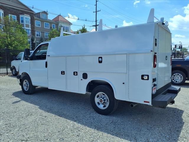 2024 GMC Savana Cutaway 3500 Vehicle Photo in LYNDHURST, NJ 07071-2008