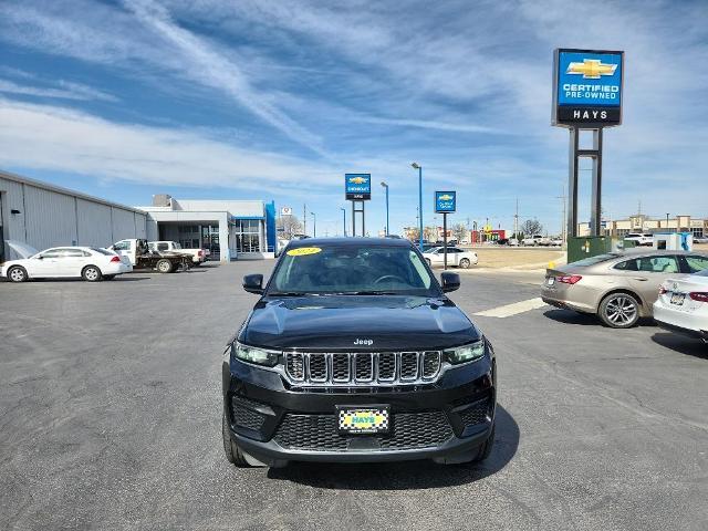 2024 Jeep Grand Cherokee Vehicle Photo in HAYS, KS 67601-1994