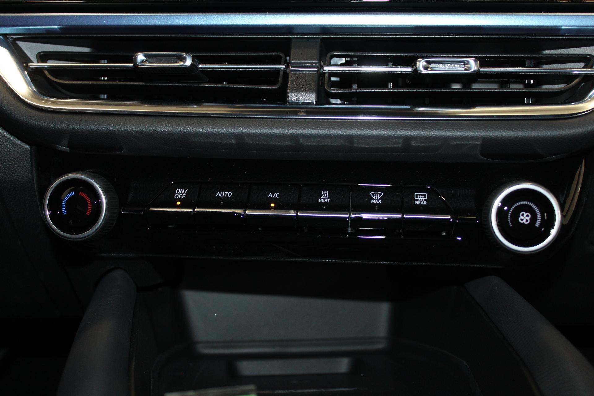 2025 Chevrolet Equinox EV Vehicle Photo in NORTHAMPTON, MA 01060-1120