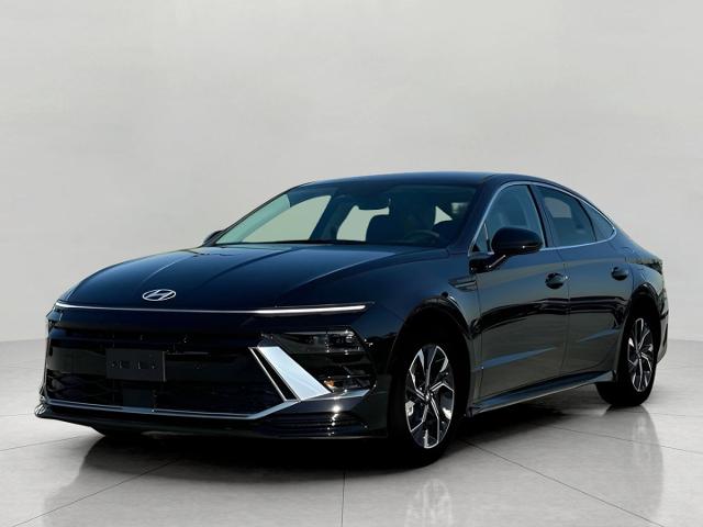 2025 Hyundai SONATA Vehicle Photo in Neenah, WI 54956