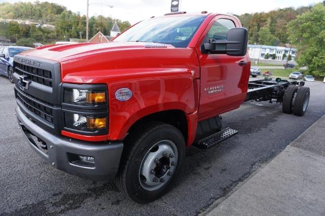 2024 Chevrolet Silverado Chassis Cab Vehicle Photo in FAIRMONT, WV 26554-2318