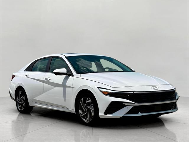 2025 Hyundai ELANTRA Vehicle Photo in Green Bay, WI 54304