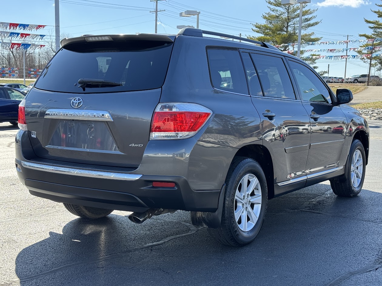 2011 Toyota Highlander Vehicle Photo in BOONVILLE, IN 47601-9633