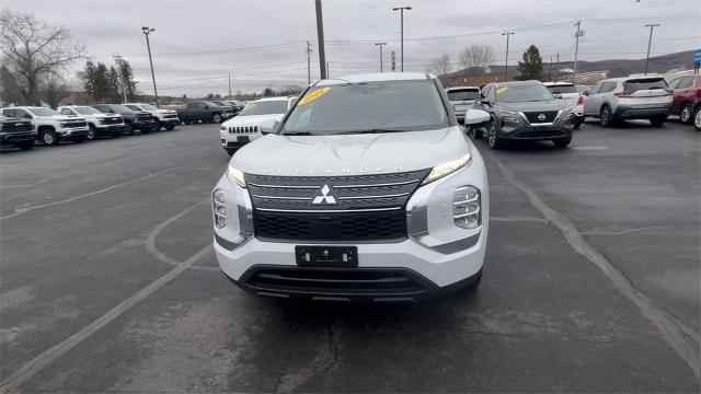 2022 Mitsubishi Outlander Vehicle Photo in TULLY, NY 13159-3159