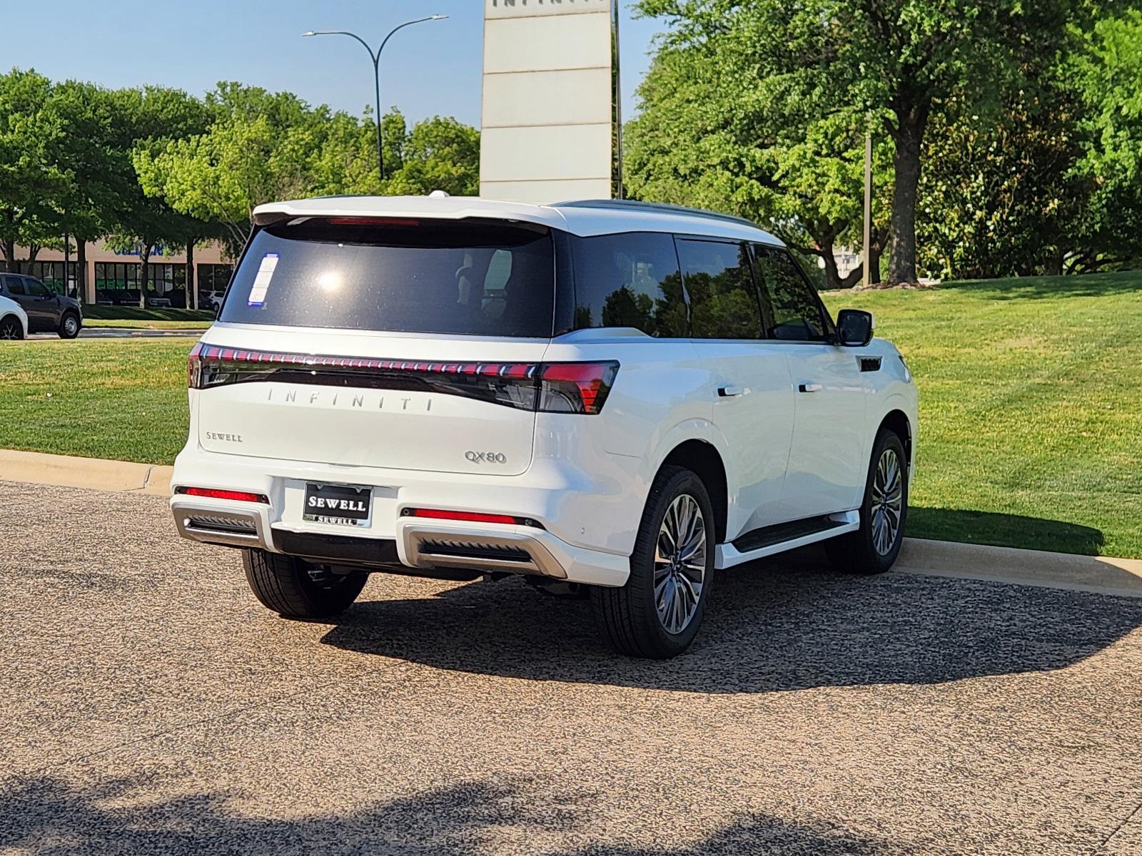 2025 INFINITI QX80 Vehicle Photo in Fort Worth, TX 76132