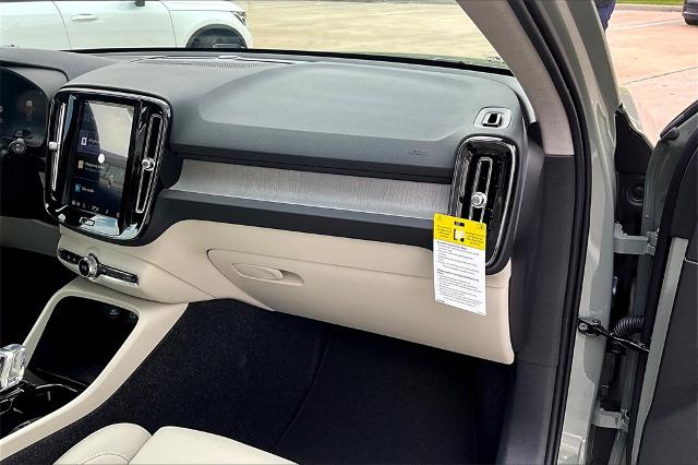 2025 Volvo XC40 Vehicle Photo in Houston, TX 77007