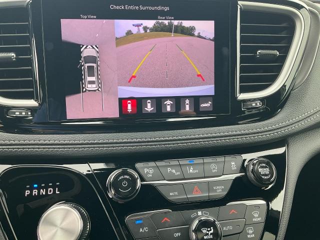 2025 Chrysler Pacifica Vehicle Photo in Kaukauna, WI 54130