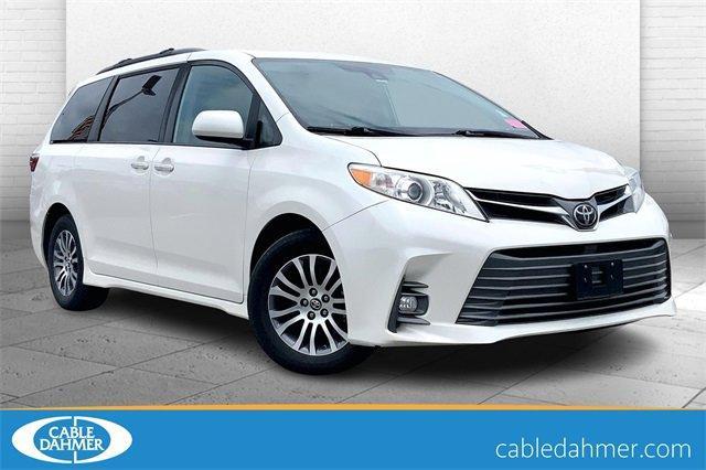 2020 Toyota Sienna Vehicle Photo in KANSAS CITY, MO 64114-4502