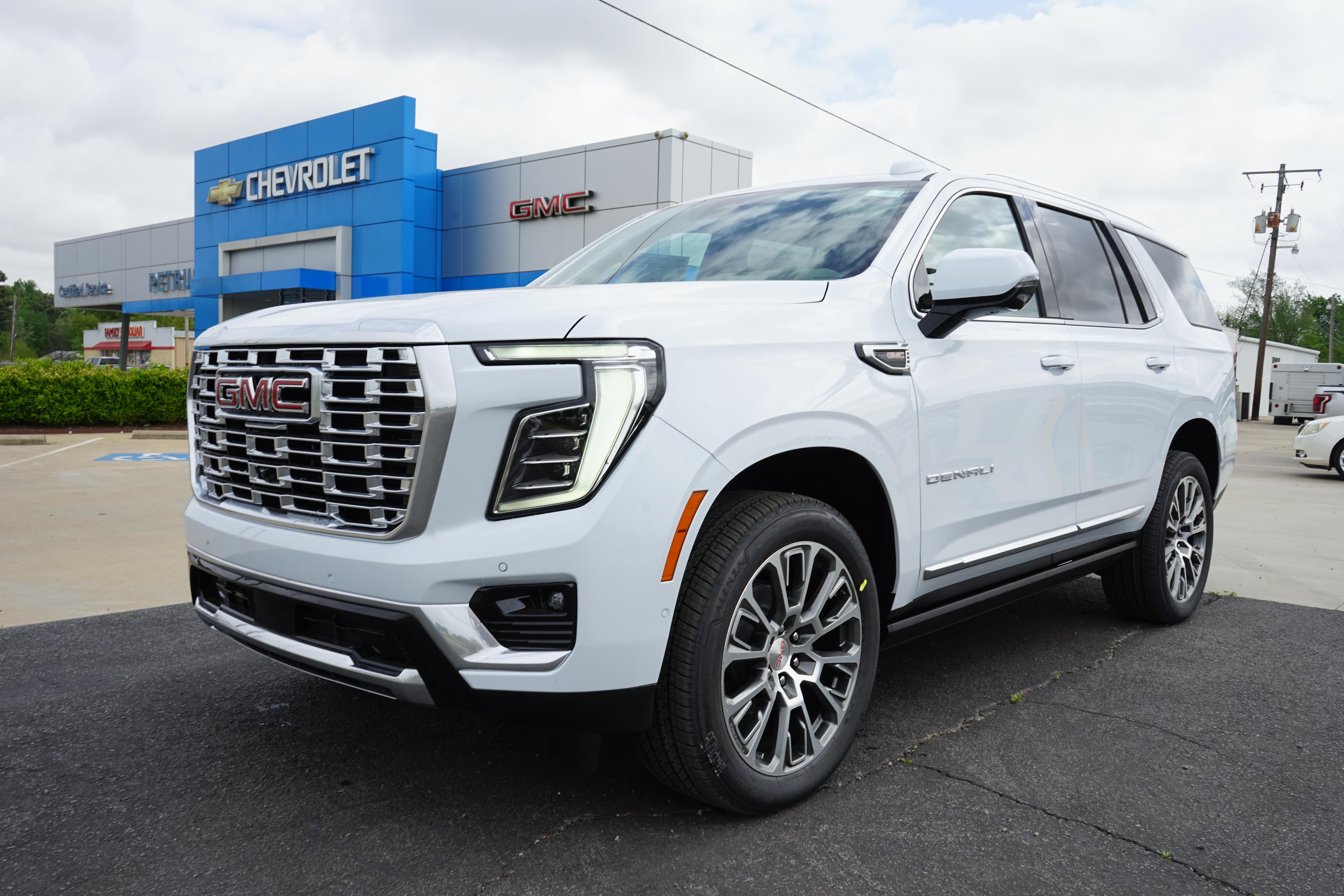 Glacier White Tricoat 2026 GMC Yukon Denali 4WD SUV / Crossover Four-Wheel Drive Automatic