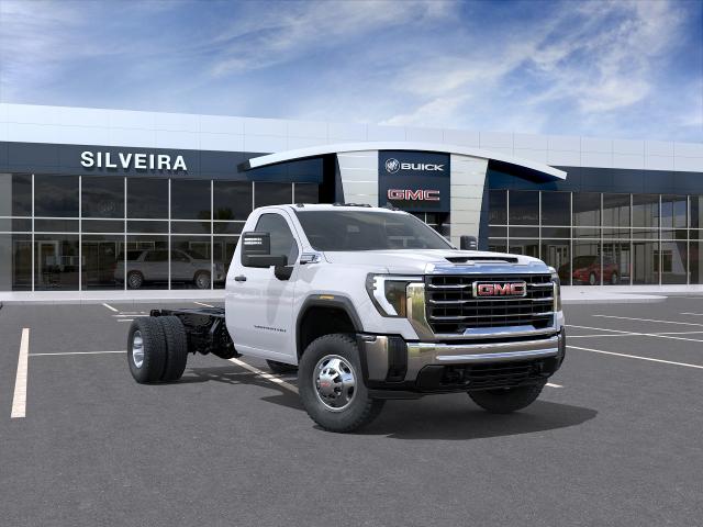 Summit White 2026 GMC Sierra 3500HD Chassis Pro Regular Cab RWD Pickup Truck 4X2 Automatic
