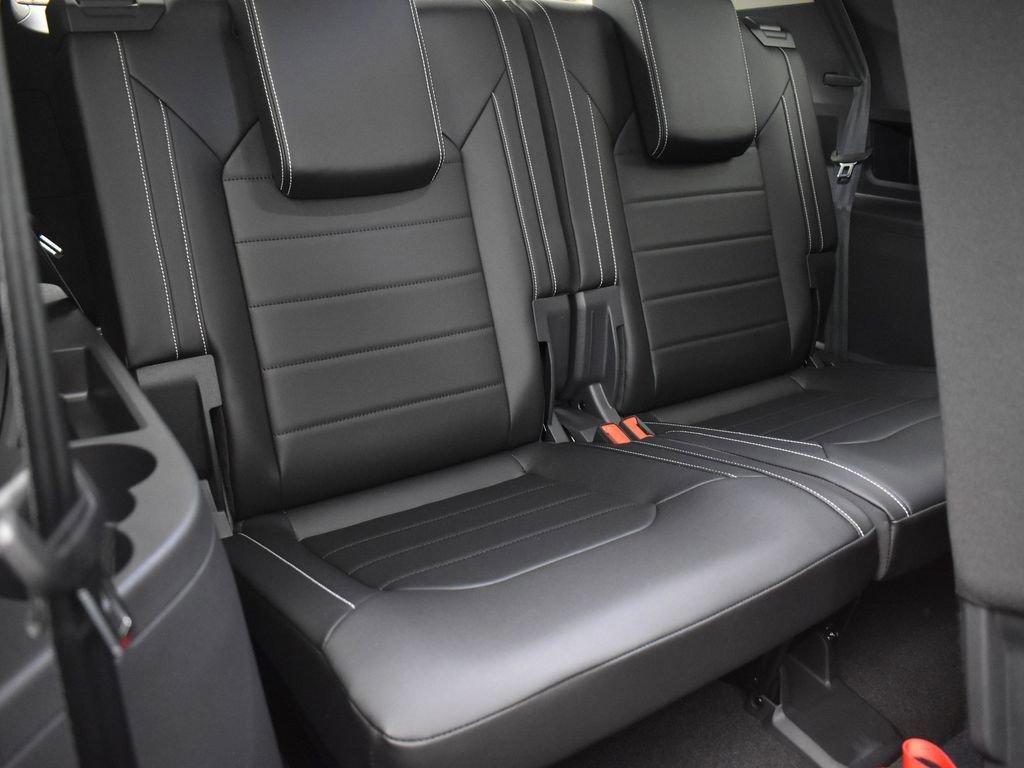 2024 Volkswagen Atlas Vehicle Photo in Marion, IA 52302