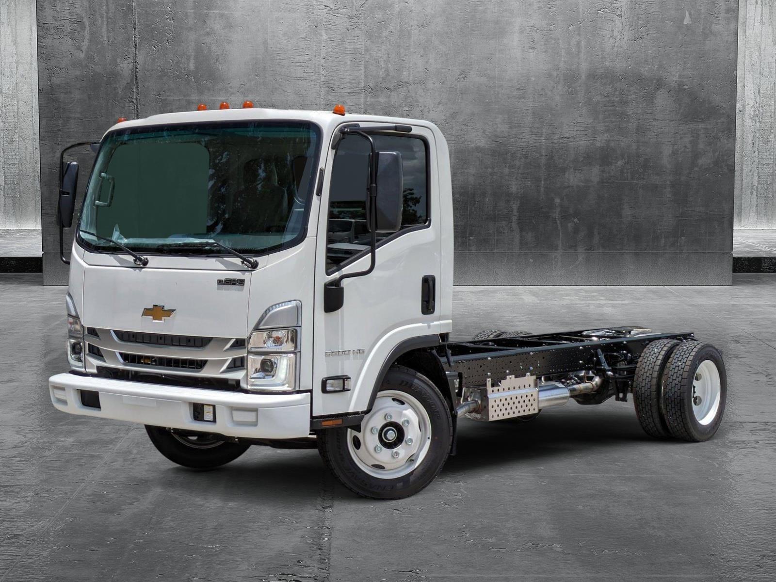 2025 Chevrolet Low Cab Forward 5500 HG Vehicle Photo in GREENACRES, FL 33463-3207