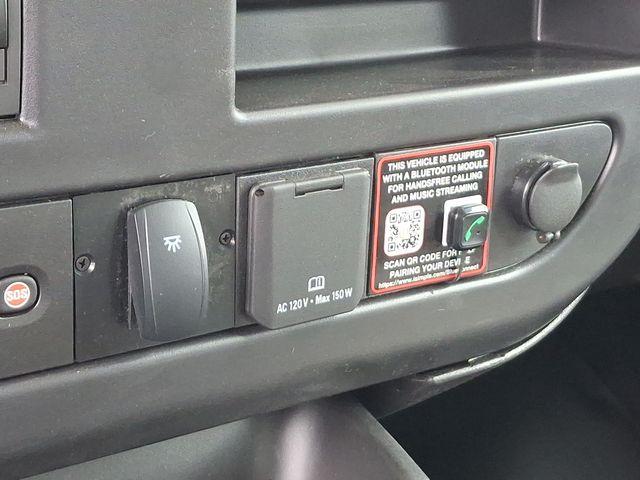 2025 GMC Savana Cutaway 3500 Vehicle Photo in DANBURY, CT 06810-5034