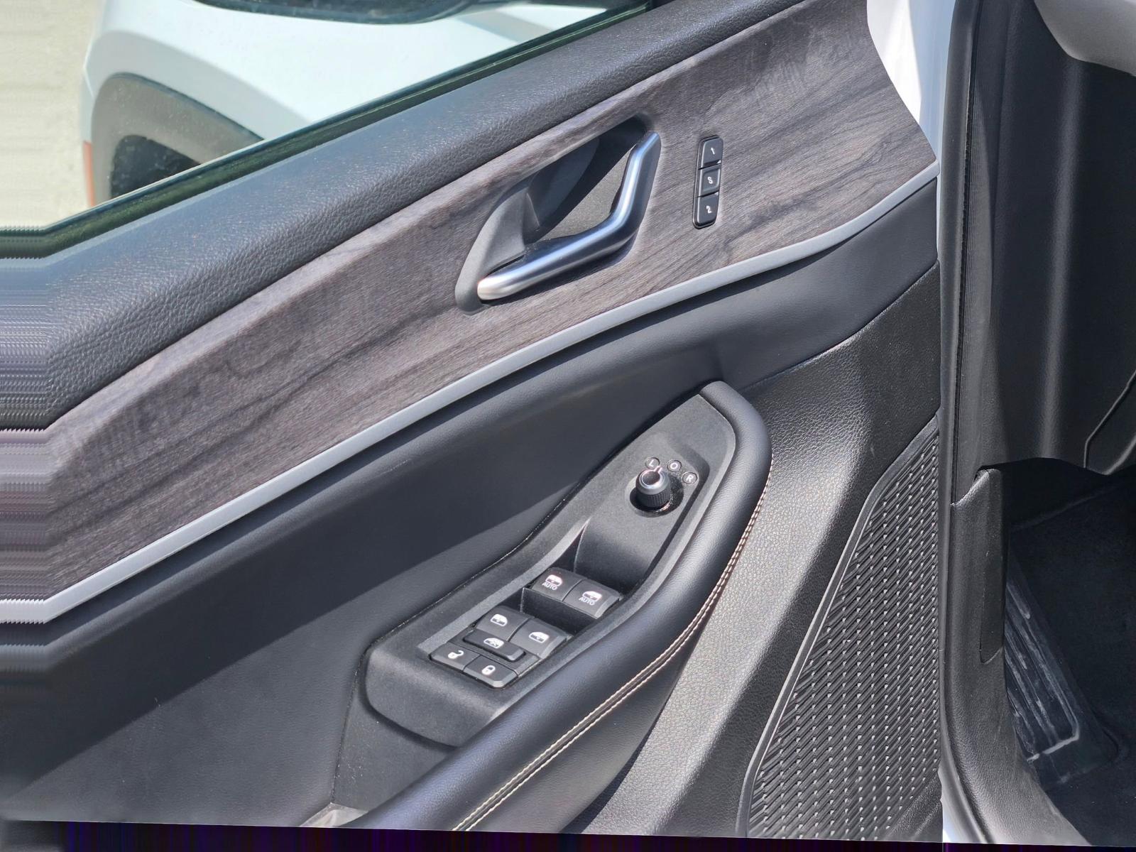 2023 Jeep Grand Cherokee L Vehicle Photo in Seguin, TX 78155