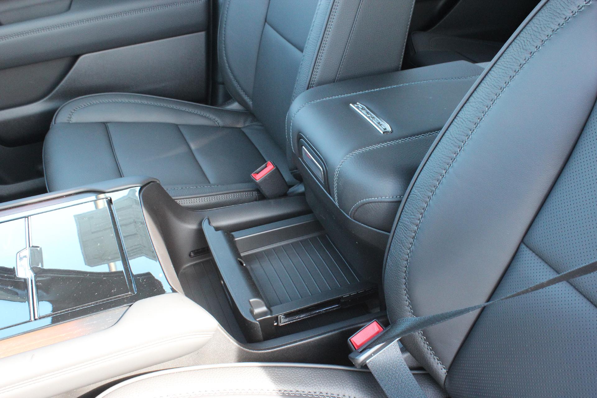 2025 GMC Yukon XL Vehicle Photo in AURORA, CO 80012-4011