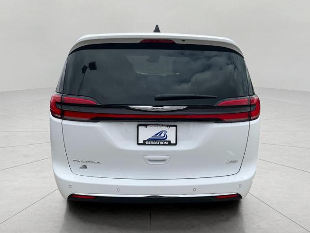 2025 Chrysler Pacifica Vehicle Photo in Oshkosh, WI 54901