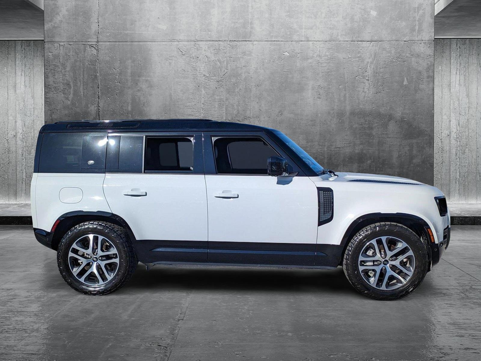 2024 Land Rover Defender Vehicle Photo in Tampa, FL 33614