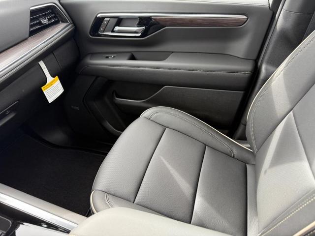 2025 Chevrolet Suburban Vehicle Photo in COLUMBIA, MO 65203-3903