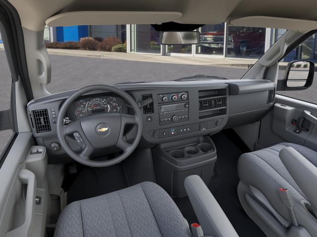 2025 Chevrolet Express Cutaway 3500 Vehicle Photo in DANBURY, CT 06810-5034